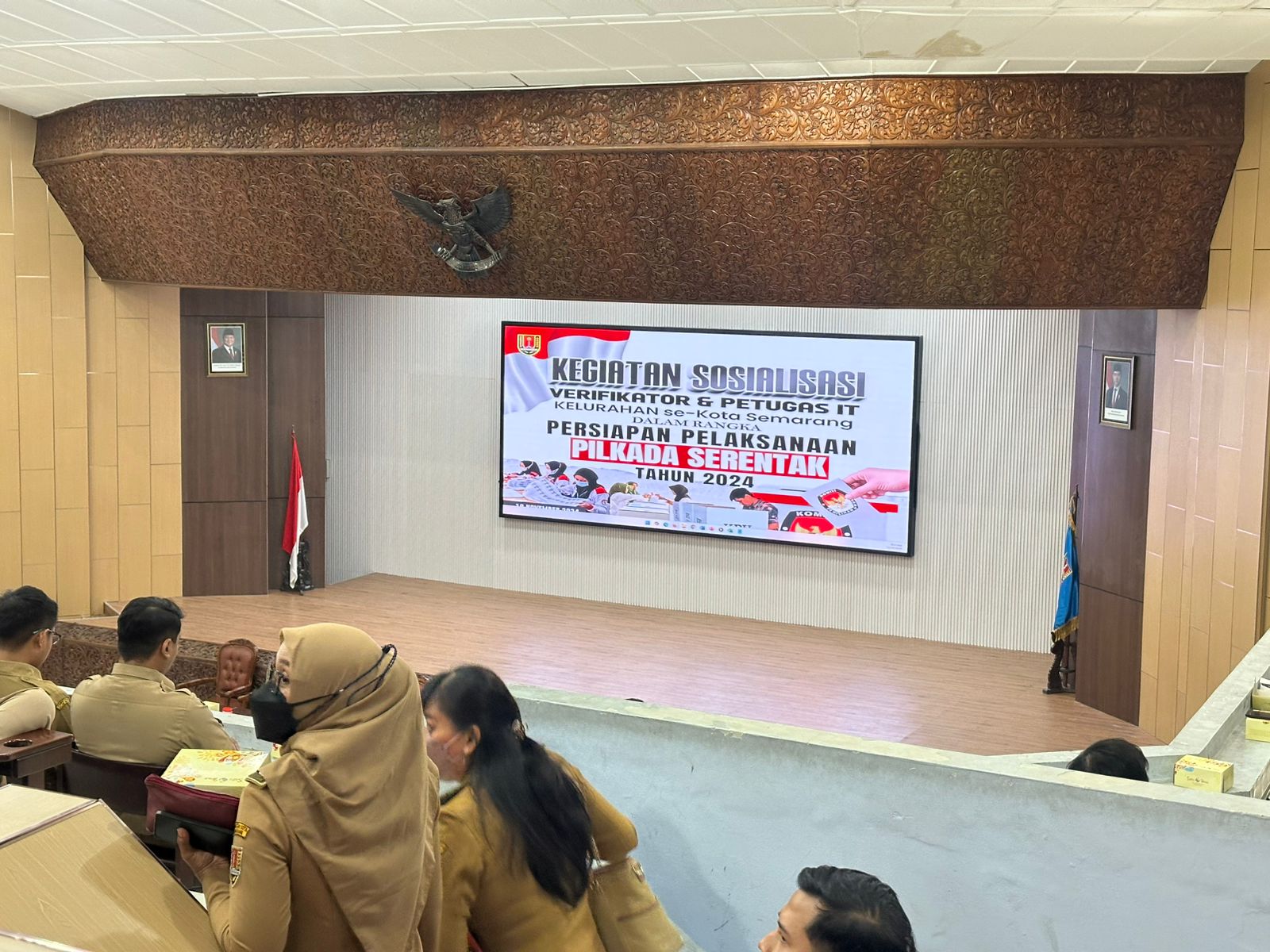 Mengikuti Sosialisasi Verifikator dan Petugas IT Kelurahan se-Kota Semarang dalam rangka Persiapan Pelaksanaan Pilkada Serentak Tahun 2024 di Lingkungan Pemerintah Kota Semarang