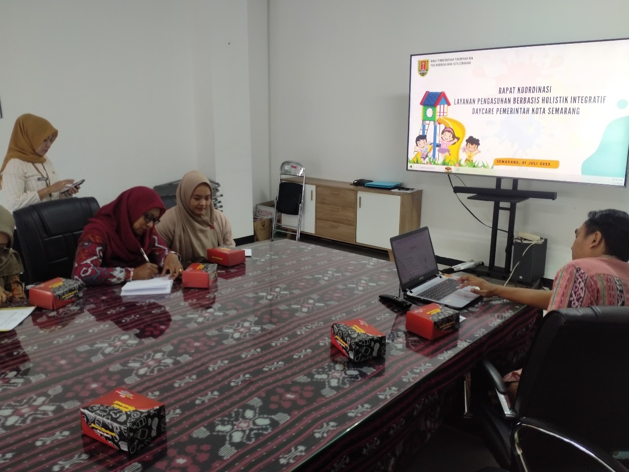 Rapat Koordinasi Layanan Pengasuhan Berbasis Holistik Integratif (Daycare) Pemkot Semarang